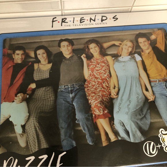 NWT Friends 1000 piece puzzle - Picture 2 of 3